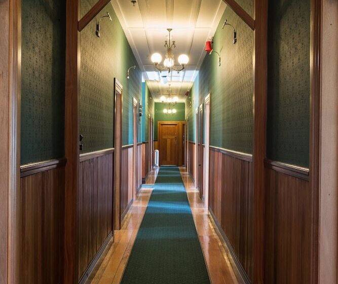 Отель Okoroire Hot Springs