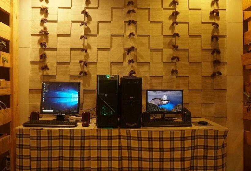 호텔 Pines Garden Resort