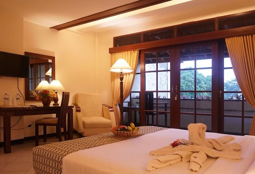 호텔 Pines Garden Resort