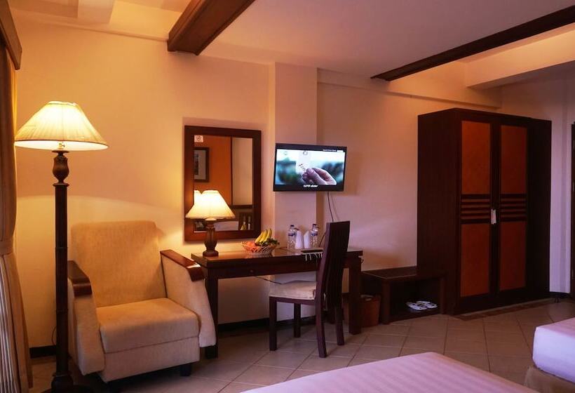 호텔 Pines Garden Resort