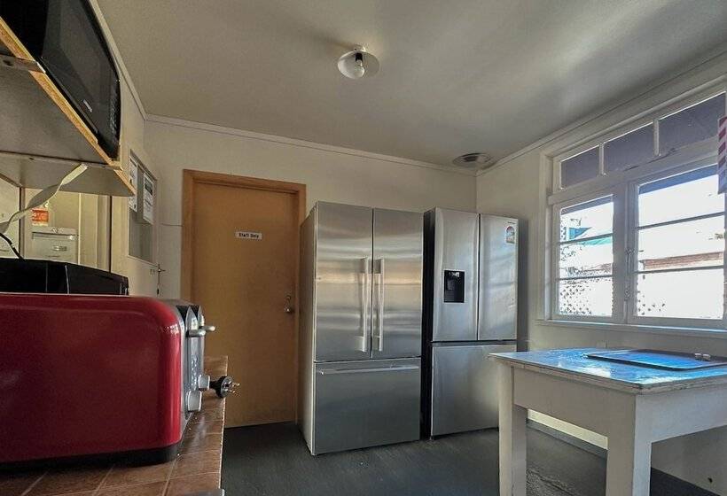 בית מלון כפרי The Crossing Lodge & Backpackers