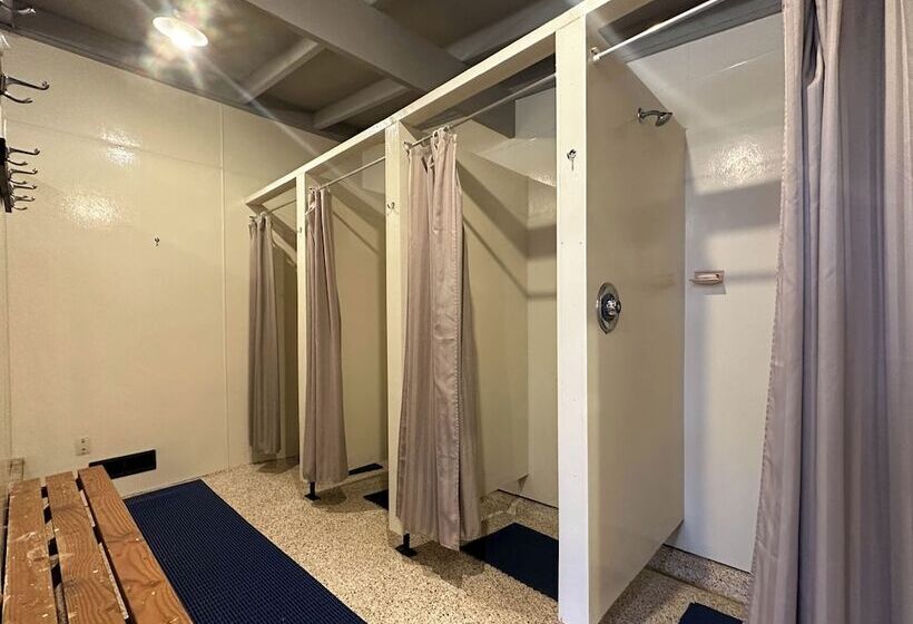 בית מלון כפרי The Crossing Lodge & Backpackers