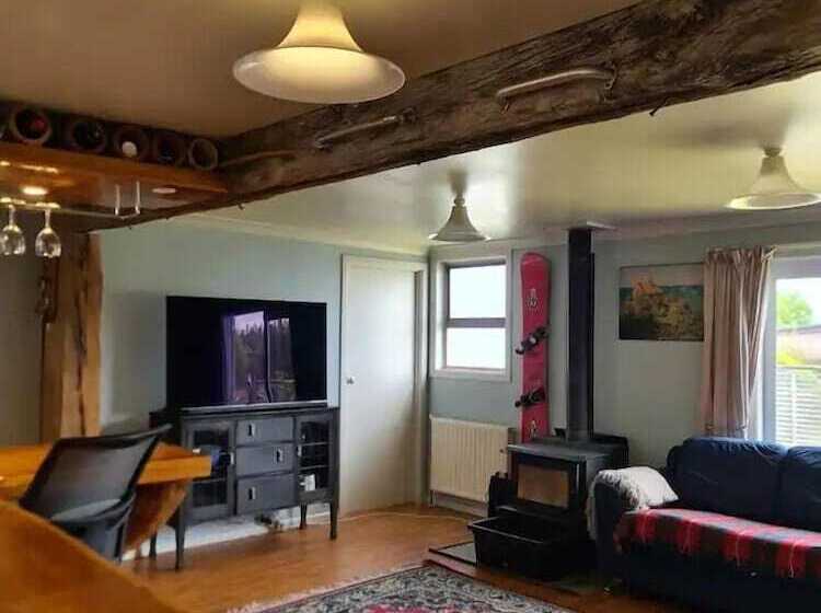 בית מלון כפרי The Crossing Lodge & Backpackers