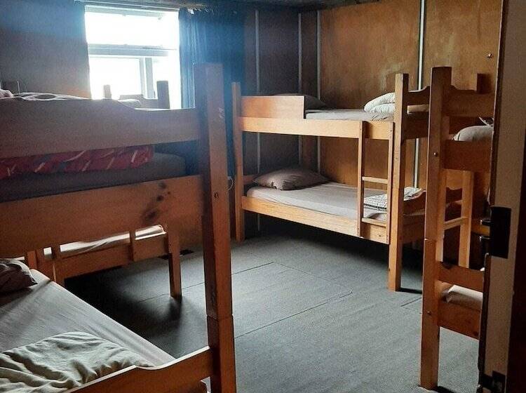 בית מלון כפרי The Crossing Lodge & Backpackers