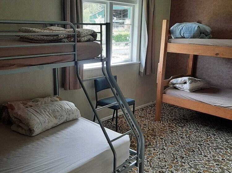 בית מלון כפרי The Crossing Lodge & Backpackers