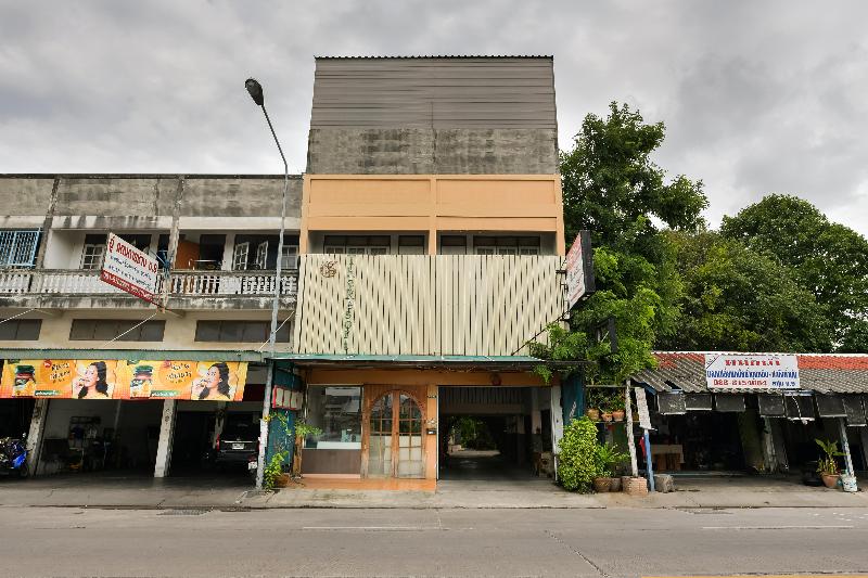 ホテル The Resort Chonburi By Oyo Rooms