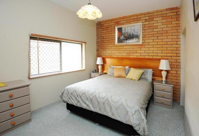 Отель The Tahitian