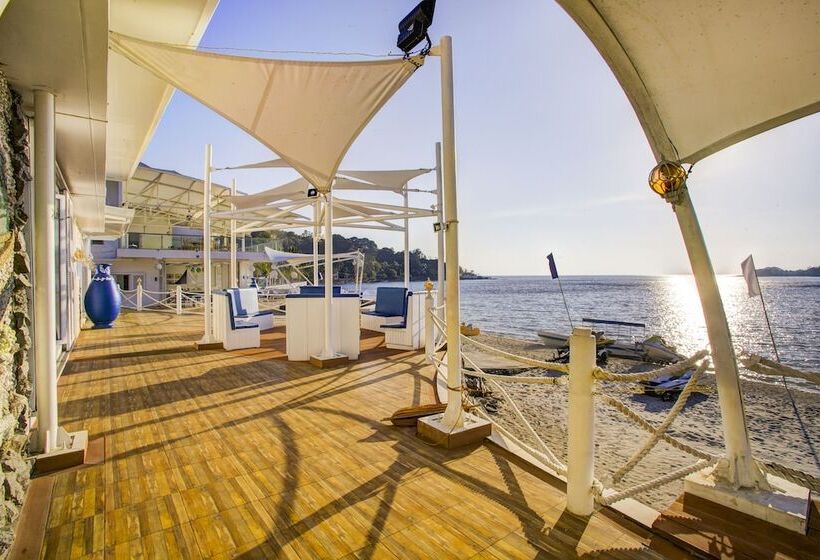 هتل Vitalis White Sands