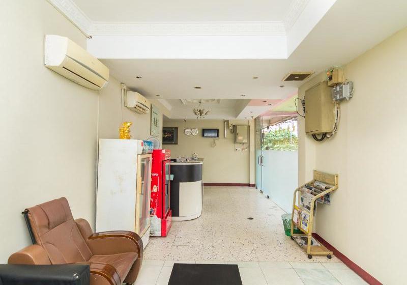 Oyo 1703 Terang Bintang Hotel By Oyo Rooms