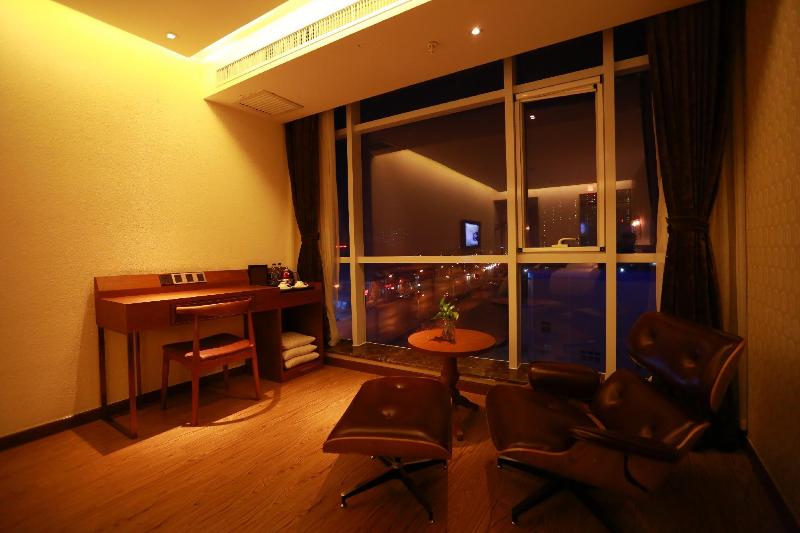 酒店 James Joyce Coffetel Qinhuangdao Railway Station