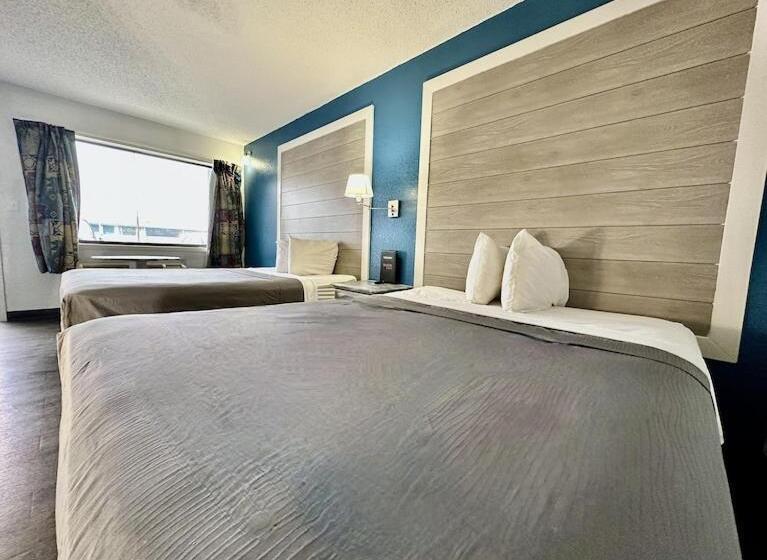فندق Ozark Inn And Suites
