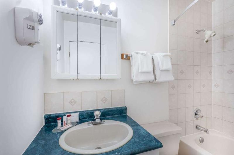 בית מלון כפרי Almada Inn