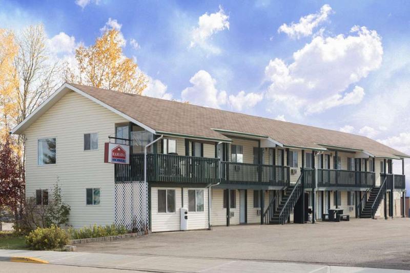 בית מלון כפרי Almada Inn