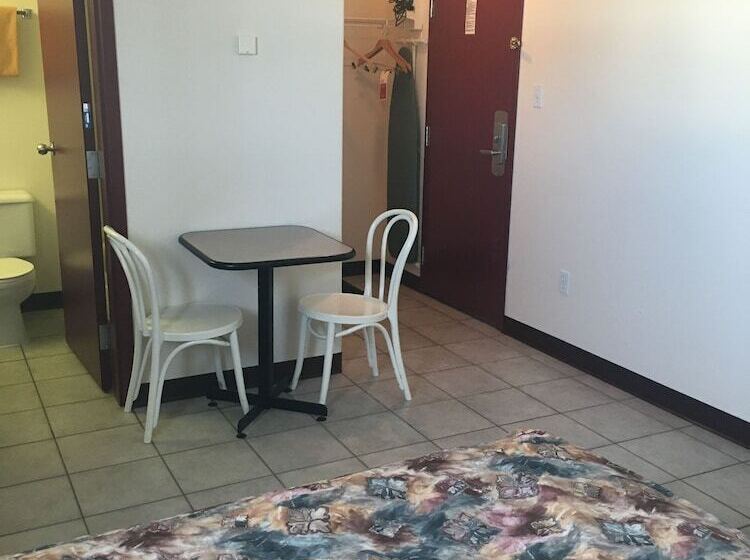 בית מלון כפרי Almada Inn