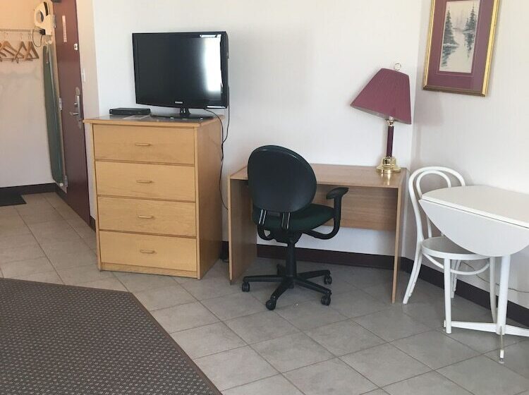 בית מלון כפרי Almada Inn