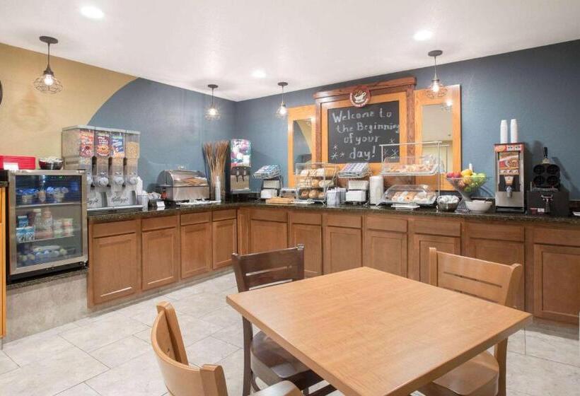 בית מלון כפרי Americinn By Wyndham Mount Pleasant