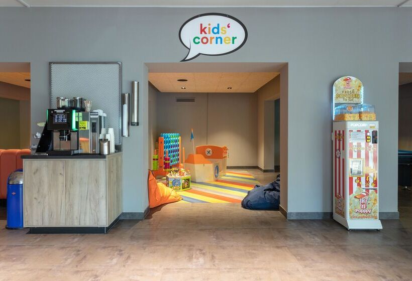 هتل a&o Berlin Kolumbus