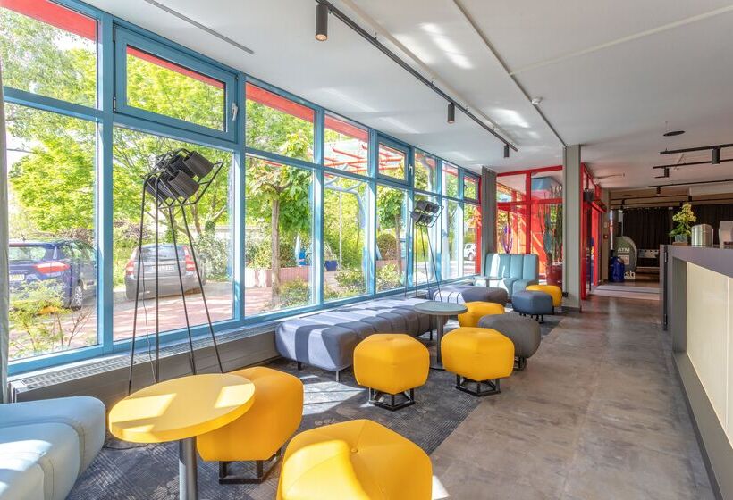 هتل a&o Berlin Kolumbus