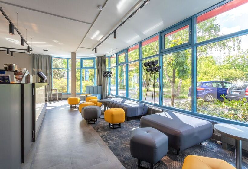 هتل a&o Berlin Kolumbus