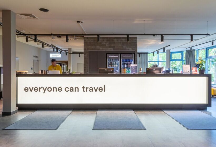 هتل a&o Berlin Kolumbus