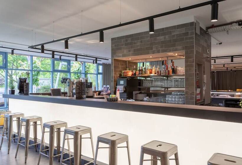 هتل a&o Berlin Kolumbus