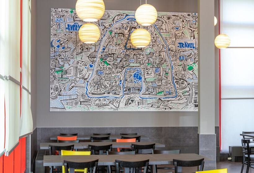 هتل a&o Berlin Kolumbus