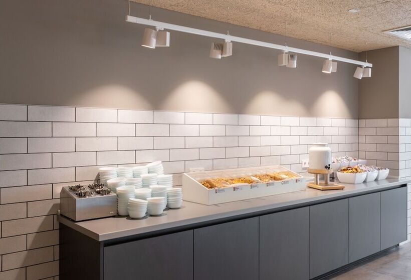 هتل a&o Berlin Kolumbus