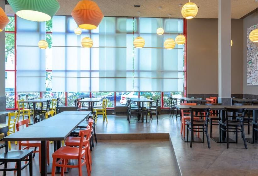 هتل a&o Berlin Kolumbus