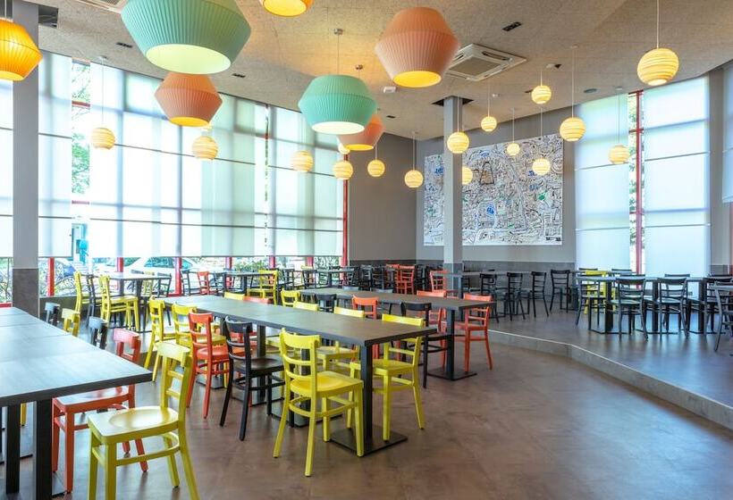 هتل a&o Berlin Kolumbus