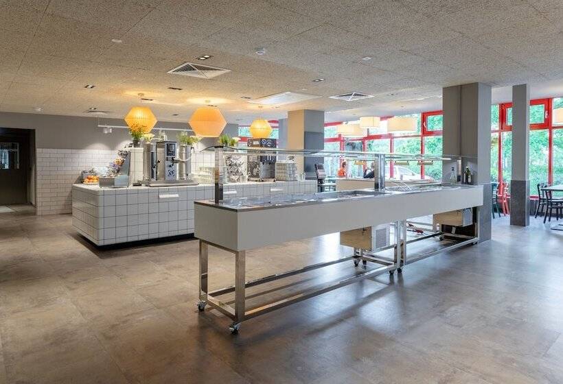 هتل a&o Berlin Kolumbus