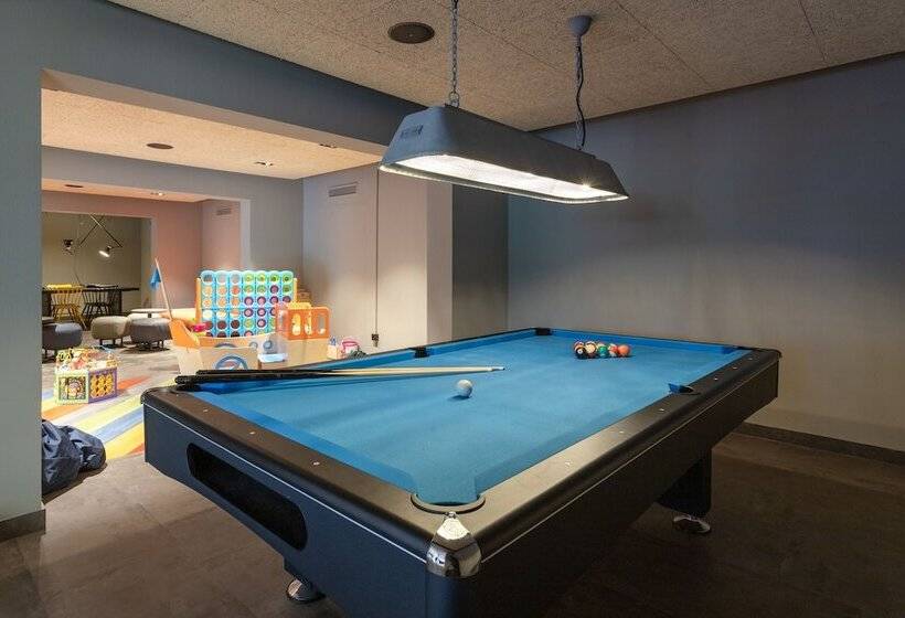 هتل a&o Berlin Kolumbus