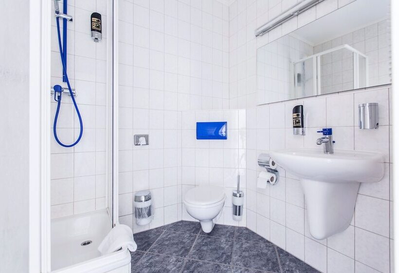 هتل a&o Berlin Kolumbus