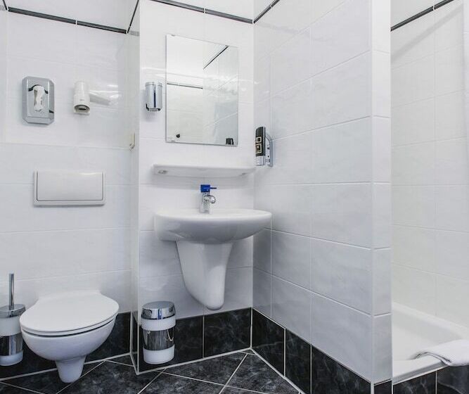 هتل a&o Berlin Kolumbus