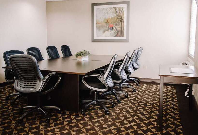 فندق Best Western Plus Bowmanville