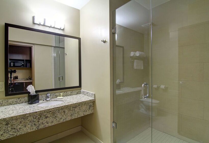 فندق Best Western Plus Bowmanville