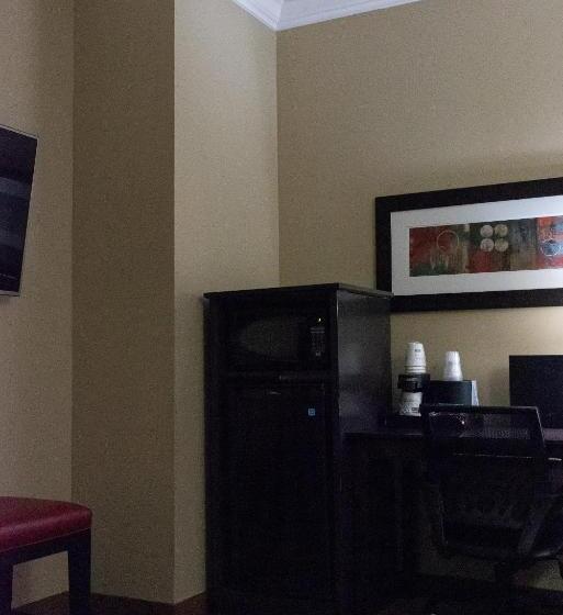 فندق Best Western Plus Bowmanville