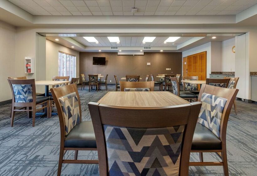 فندق Best Western Plus Pembina Inn & Suites