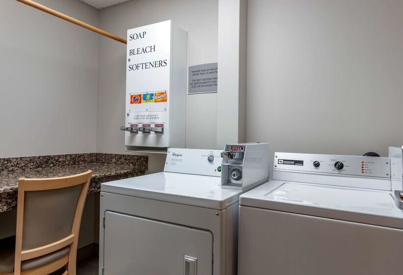 فندق Best Western Plus Pembina Inn & Suites