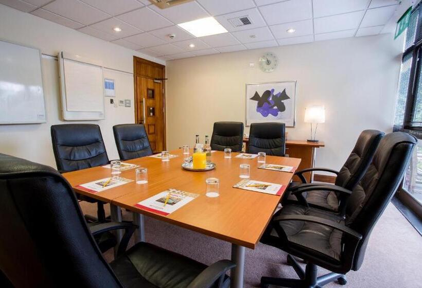 Отель Britannia  Leeds Bradford Airport