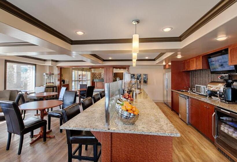 בית מלון כפרי Canalta Rocky Mountain House