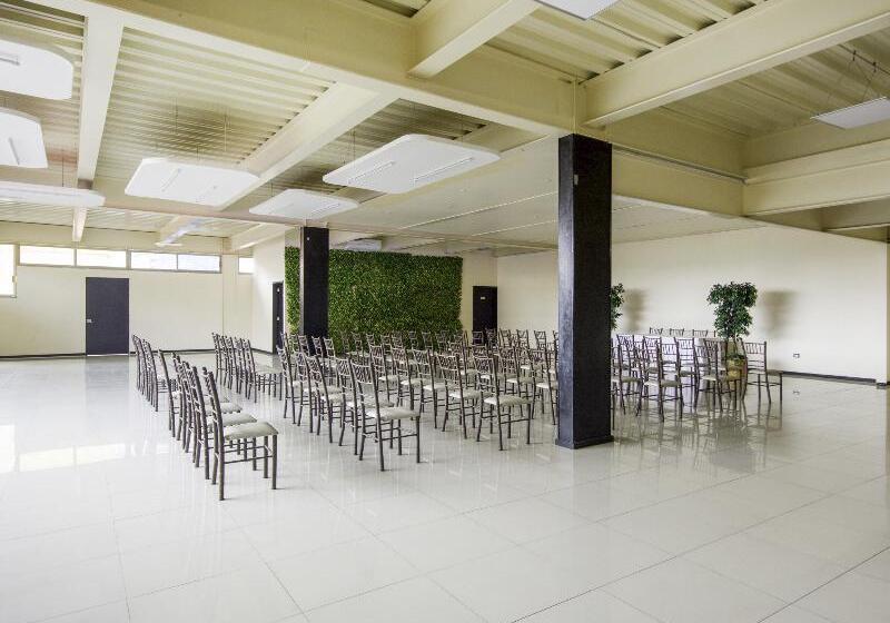 Capital O Hotel Central, Xalapa