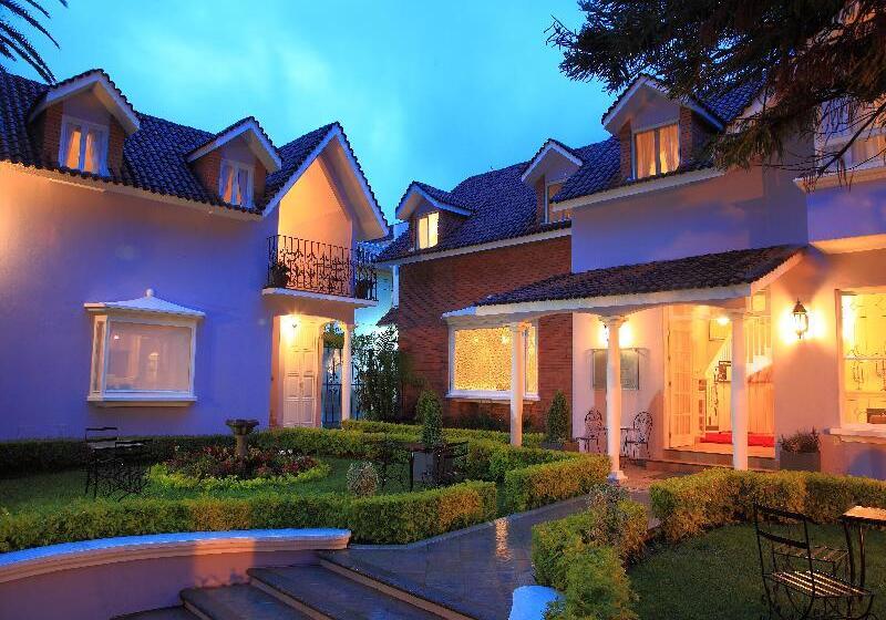 Casa Bonita Hotel & Luxury Residence