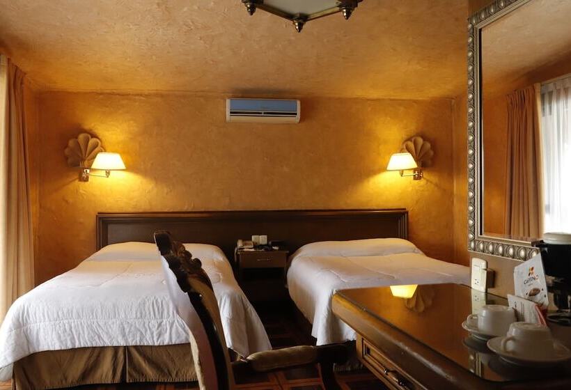 Отель Casa De La Loma