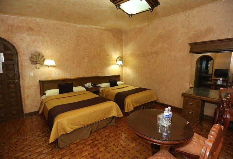 Отель Casa De La Loma