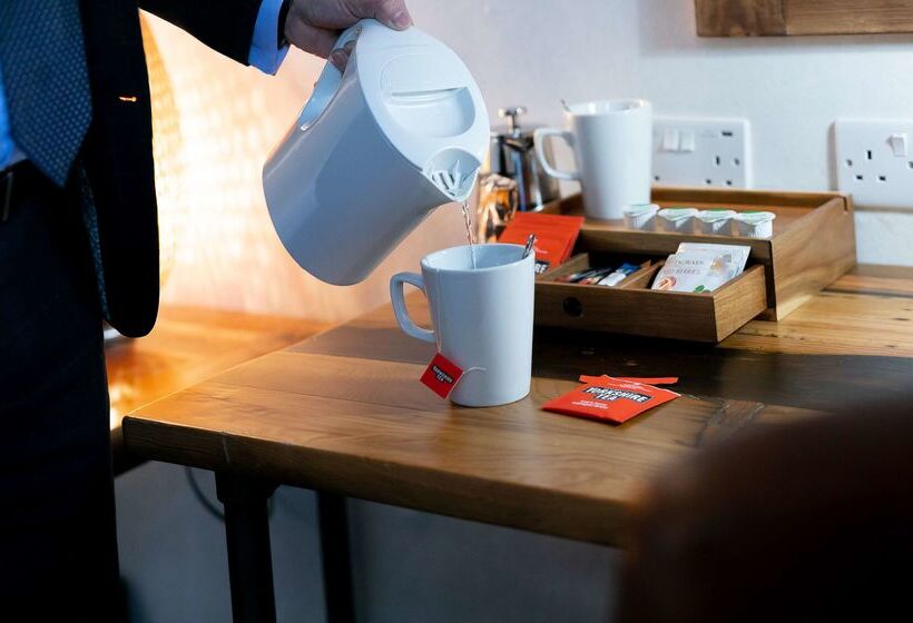 בית מלון כפרי Cedar Court Bradford