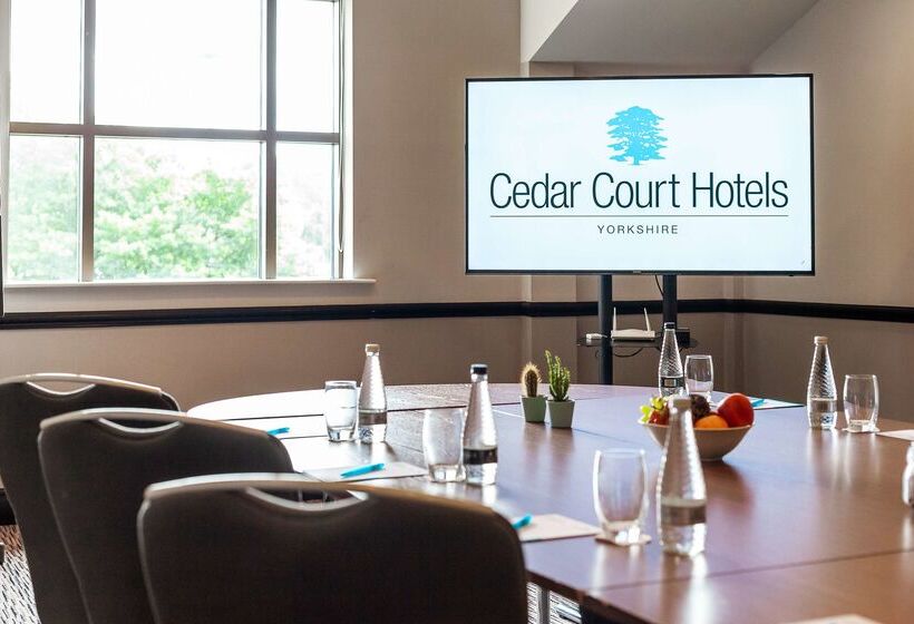 בית מלון כפרי Cedar Court Bradford