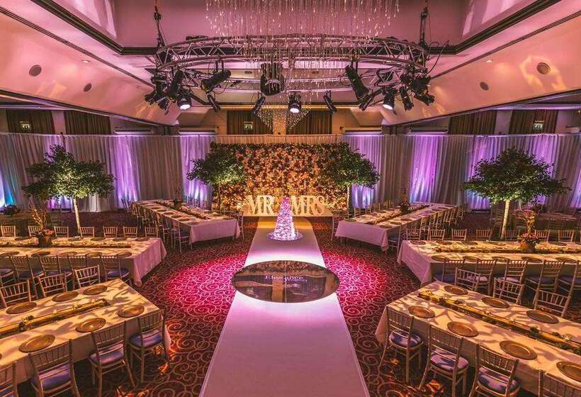 בית מלון כפרי Cedar Court Bradford