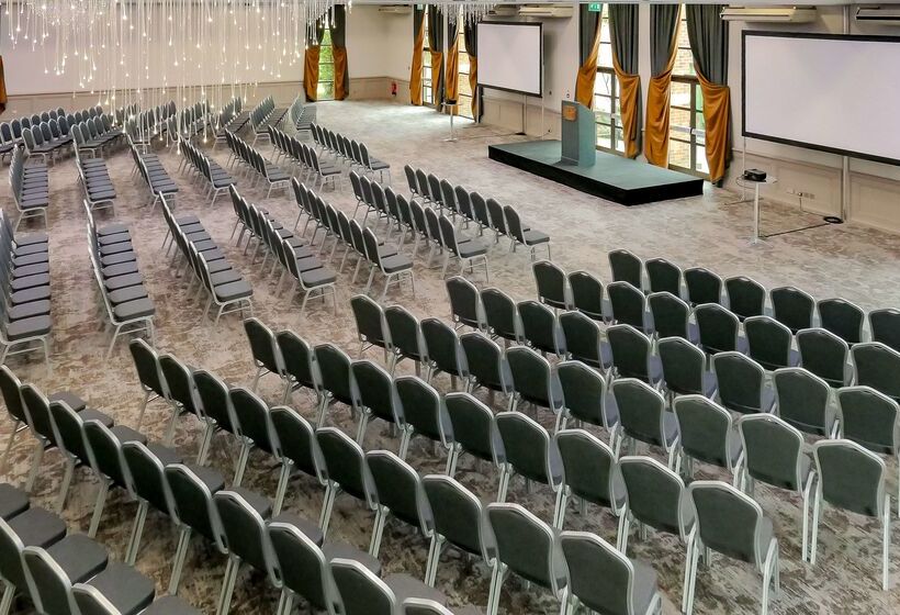 בית מלון כפרי Cedar Court Bradford