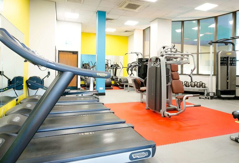 בית מלון כפרי Cedar Court Bradford