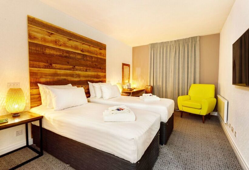 בית מלון כפרי Cedar Court Bradford